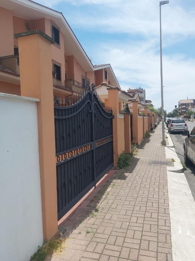 Casa Vacanza Indaco Fiumicino Luaran gambar